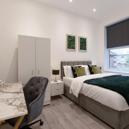 Fantastic New, London Apartment 3 Bed 1 Bath & Parking Whetstone ภายนอก รูปภาพ