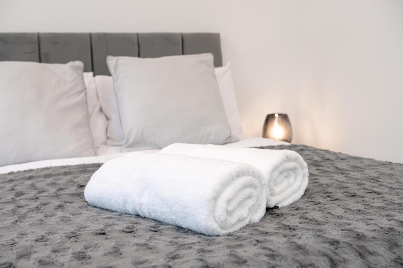 Fantastic New, London Apartment 3 Bed 1 Bath & Parking Whetstone ภายนอก รูปภาพ