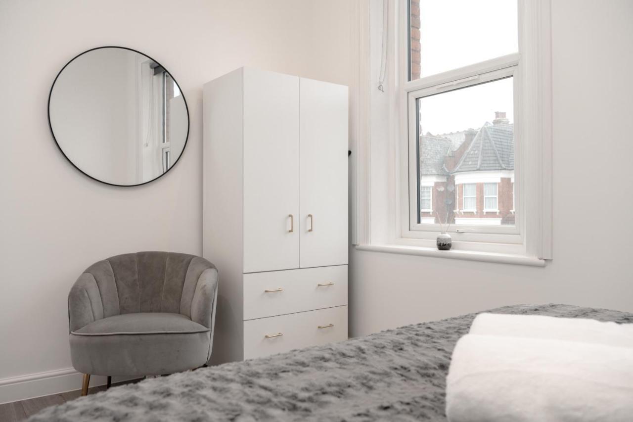 Fantastic New, London Apartment 3 Bed 1 Bath & Parking Whetstone ภายนอก รูปภาพ