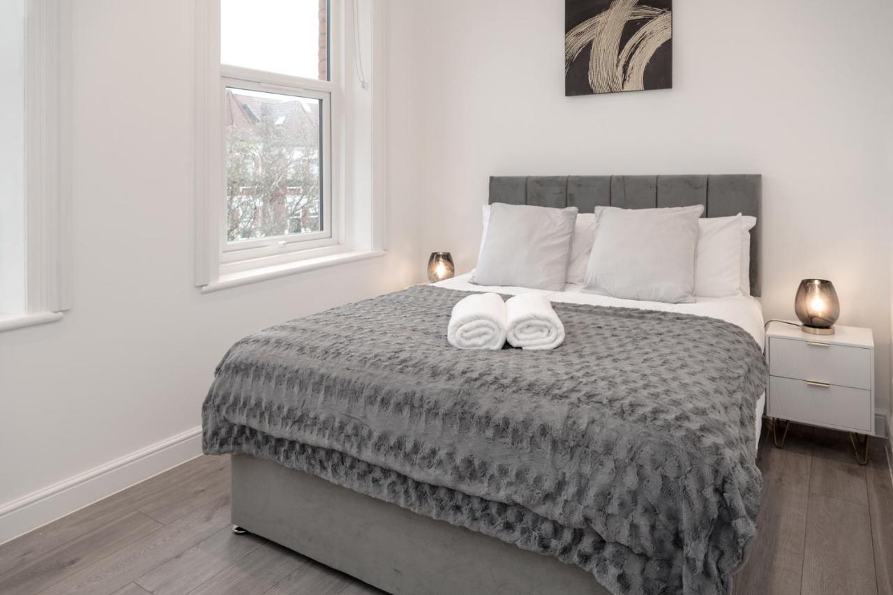 Fantastic New, London Apartment 3 Bed 1 Bath & Parking Whetstone ภายนอก รูปภาพ