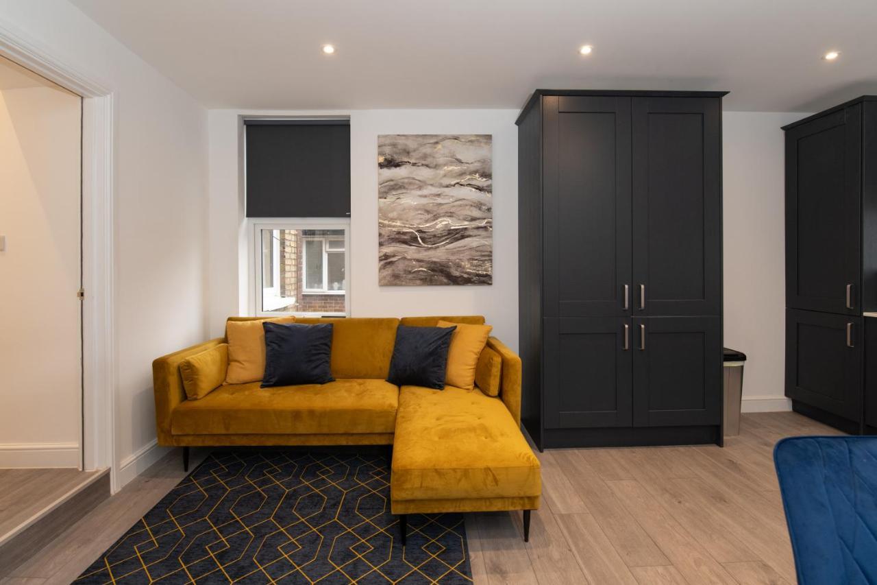 Fantastic New, London Apartment 3 Bed 1 Bath & Parking Whetstone ภายนอก รูปภาพ