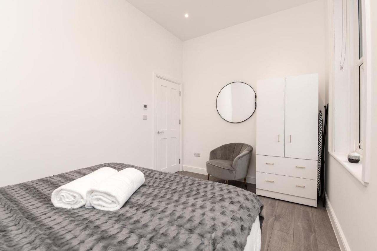 Fantastic New, London Apartment 3 Bed 1 Bath & Parking Whetstone ภายนอก รูปภาพ